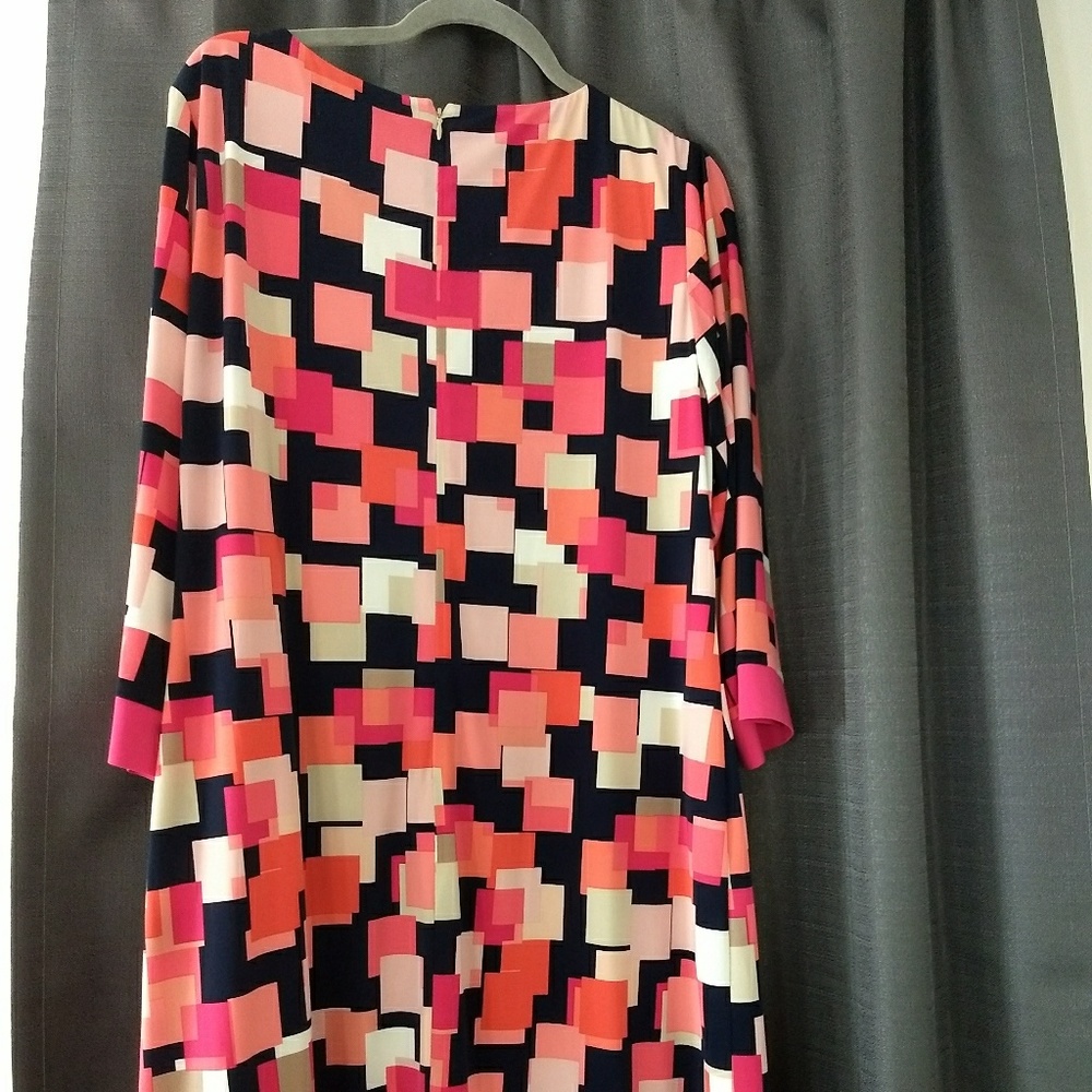 🌸 Bright shift dress for Spring!
